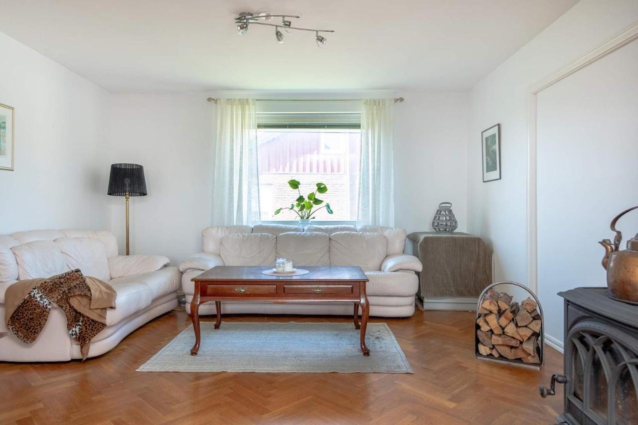 White & Bright Room In A Shared Apartment Gotemburgo Exterior foto